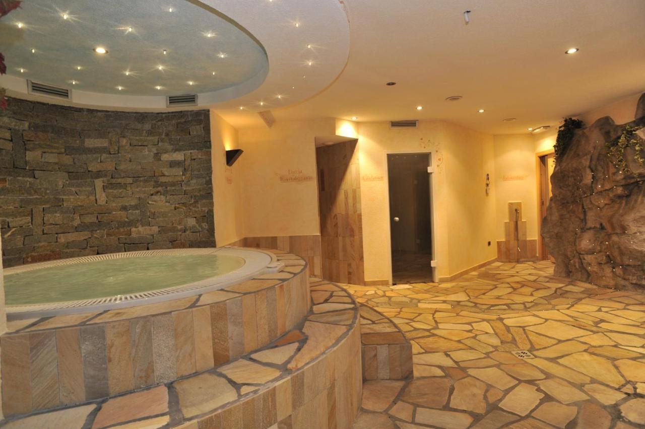 Pippo Hotel Terzolas Bagian luar foto