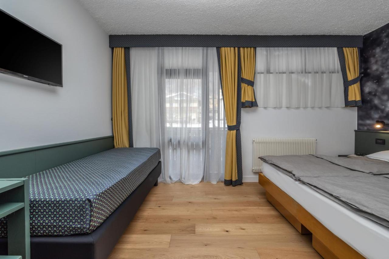 Pippo Hotel Terzolas Bagian luar foto