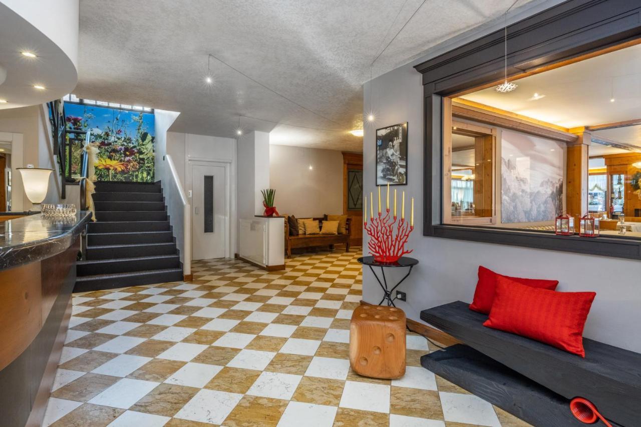 Pippo Hotel Terzolas Bagian luar foto